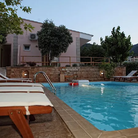 Niriides 4* 罗希姆诺