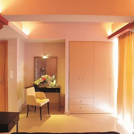 Niriides 4* 罗希姆诺