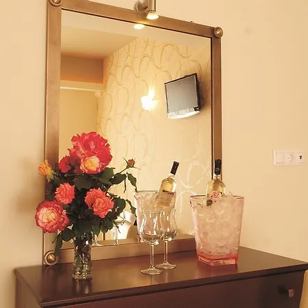 酒店 Niriides 罗希姆诺