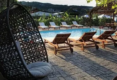 Готель Niriides 4*