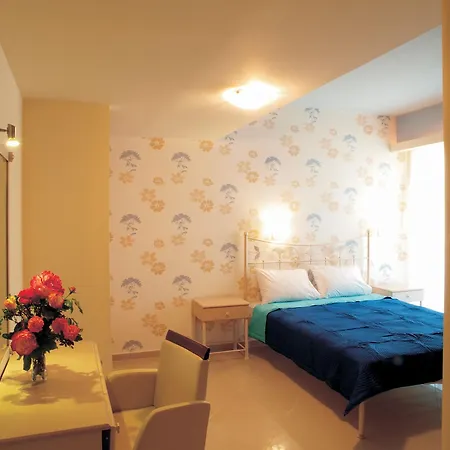 Hotel Niriides 4*